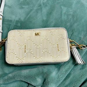 Small crossbody. Michael Kors.